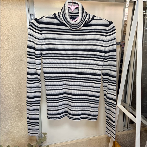 GAP Tops - Vintage Gap Women’s Y2K Turtleneck Stripe Top 2002 Long Sleeve Size Medium
